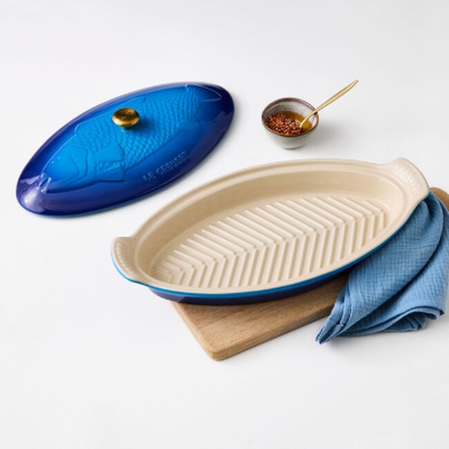 Stoneware Heritage Fish Baker with LidAzure Blue image number 7